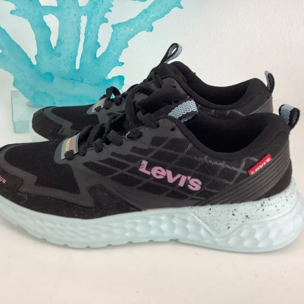 REDUCED NWT LEVI’S Women’s Black and Blue trail running shoes Sz 6.5